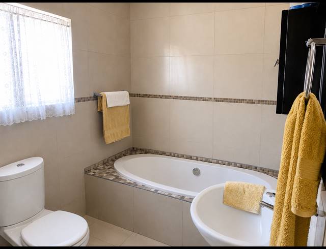3 BEDROOM HOUSE FOR SALE IN ROTHDENE